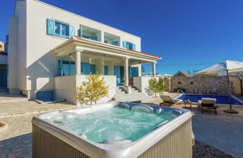 Nin Villa | Charming villa with private heatable pool