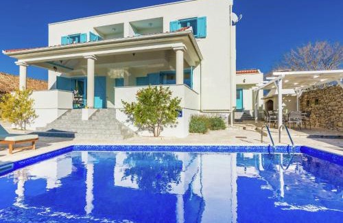 Nin Villa | Charming villa with private heatable pool