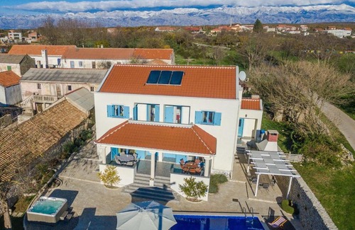 Nin Villa | Charming villa with private heatable pool
