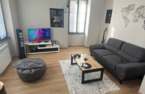 Eymet House | Charming village house completely renovated in the heart of the bastide.