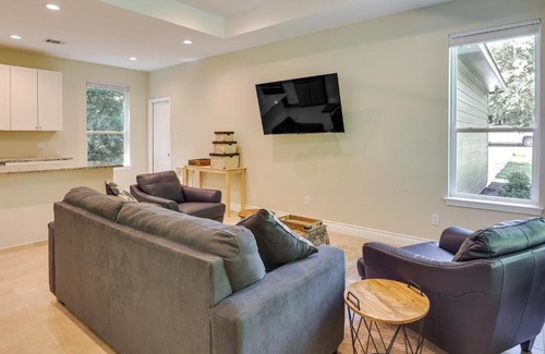Seven Coves House | Charming Willis Hideaway Less Than 1 Mi to Lake Conroe!