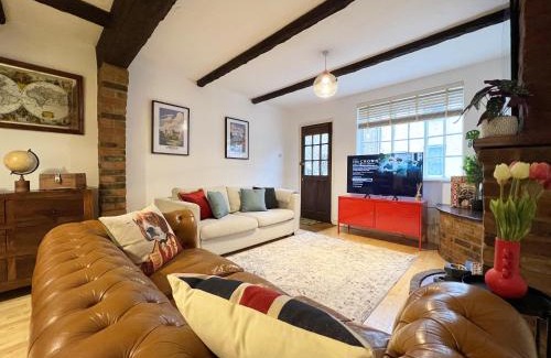 Windsor City Centre House | CHARMING WINDSOR COTTAGE, INCREDIBLE Location, Castle Doorstep