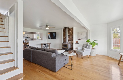 Sonoma House | Charming Wine Country Farmhouse w/Scenic Views