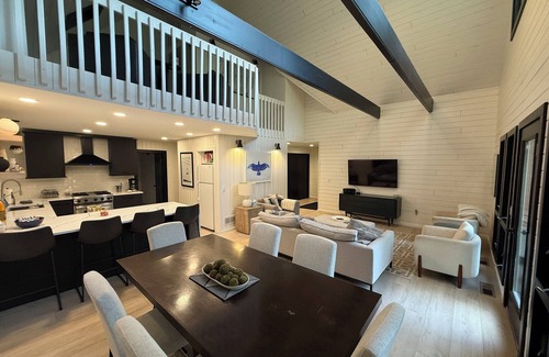Harbor Springs Ski Chalet | Charming Year-Round Harbor Springs Chalet: Near Nub's Nob, Golf & Lk Michigan