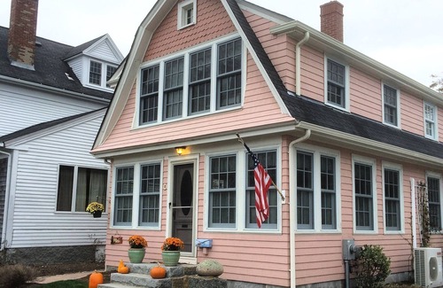 Rockport Cottage | Charming year round cottage - Pet Friendly with Wi-Fi