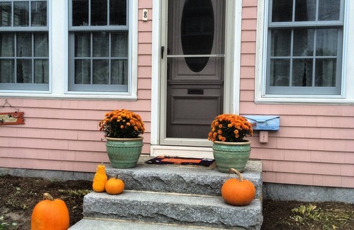 Rockport Cottage | Charming year round cottage - Pet Friendly with Wi-Fi