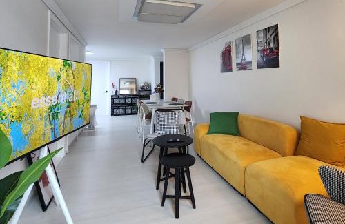 Sangam-dong Apartment | CHARMSTAY In Seoul 합법숙소 공항철도 지하철역3분 3R2B