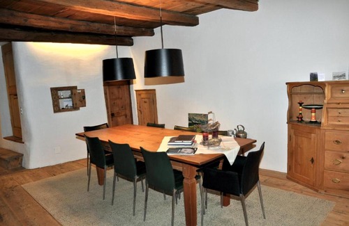 Engadin Scoul House | Chasa Schombrina