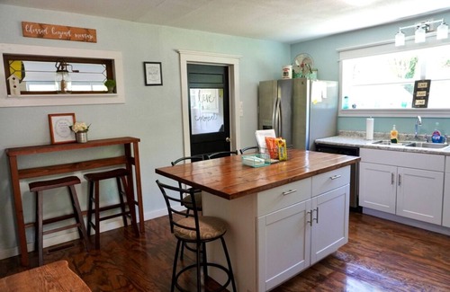 Van Buren Cottage | Chasen Summer! 1/2 Mile from Current River!
