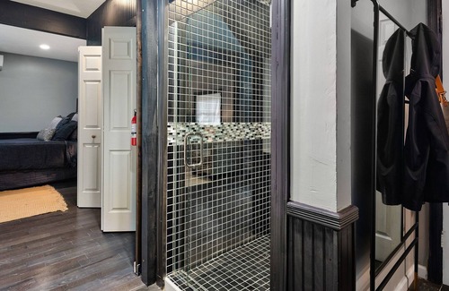 Eureka Springs Historic District Cottage | Chateau Cottage - Ground Floor