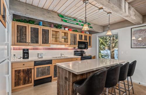 Aspen House | Chateau Eau Claire Unit 1, Stylish Condo Overlooking the River, Walking Distance to Downtown