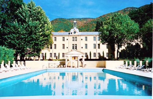 Montbrun-les-Bains Apartment | Chateau des Gipières 1