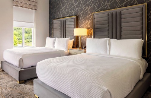 East Brunswick Hotel | Chateau Grande Hotel