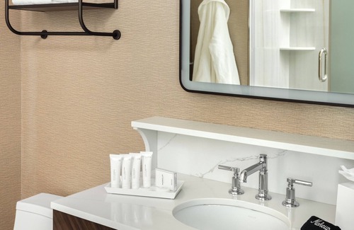 East Brunswick Hotel | Chateau Grande Hotel