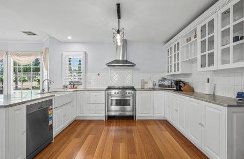 Aldinga House | Chateau On Vines - Aldinga - C21 SouthCoast Holidays