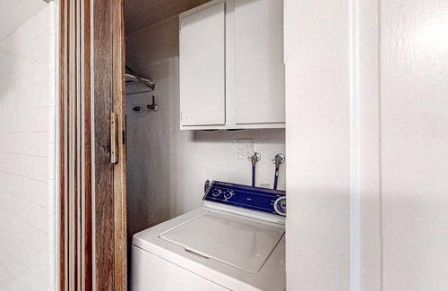 Mammoth Lakes Condo | Chateau-Style Condo with WiFi, Wood Stove, Shared Pool/Hot Tub/Sauna/Tennis