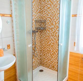 Tyn nad Vltavou Apartment | Chaty Koloděje-žlutý dům