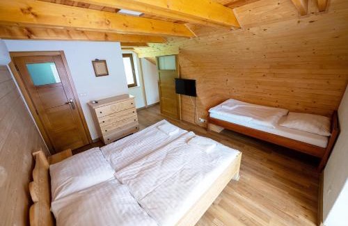 Vyhne Cabin | Chaty pod Kamenným morom - Skalka