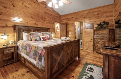 Broken Bow Cabin | Chautauqua (2-Bedroom Cabin) by RedAwning