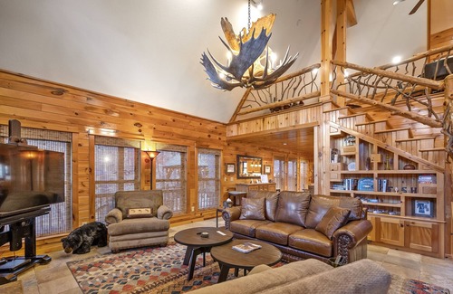 Broken Bow Cabin | Chautauqua (2-Bedroom Cabin) by RedAwning