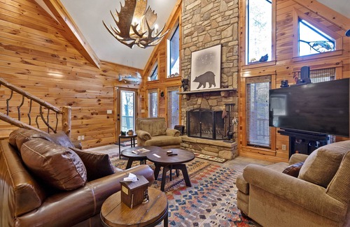 Broken Bow Cabin | Chautauqua (2-Bedroom Cabin) by RedAwning