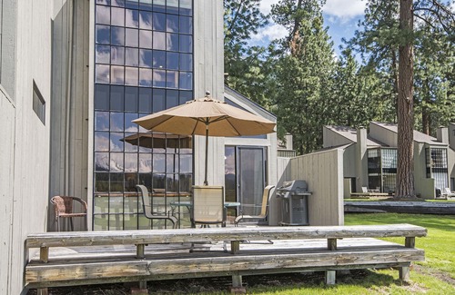 Black Butte Ranch Condo | CHC #67 Walk to Lodge Rec Area, Stunning Lake & Mountain Views!