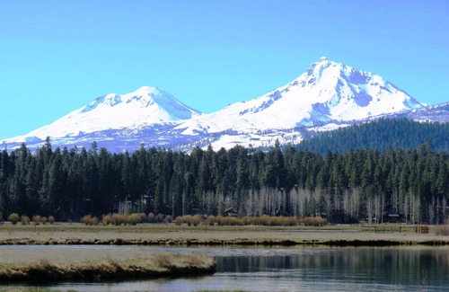 Black Butte Ranch Condo | CHC #67 Walk to Lodge Rec Area, Stunning Lake & Mountain Views!