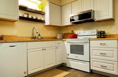 Olympia Apartment | Check out this new urban apartment, walking distance to downtown Olympia and on the bus line!