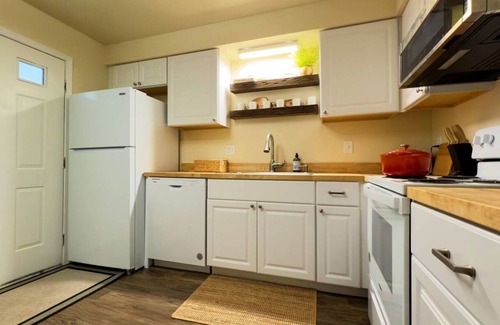 Olympia Apartment | Check out this new urban apartment, walking distance to downtown Olympia and on the bus line!