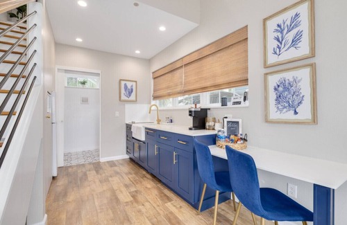 Downtown Dunedin House | Cheerful 1 bedroom tiny house with pool "Sandy"