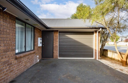 Frankton House | Cheerful 2 Bedroom House in Hamilton Central