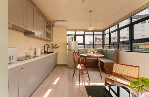 Hang Buom Apartment | Cheerful 2BR Apartment Sunlight w Local Street View