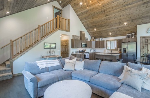 Ronald Cabin | Cheerful 3 Bedroom Cabin in Roslyn Ridge