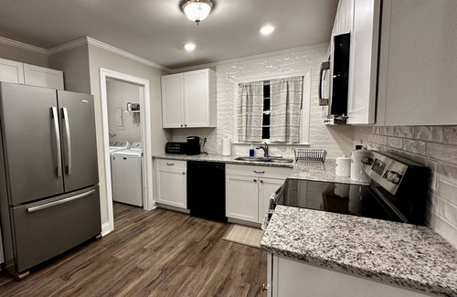 Durham House | Cheerful 3-bedroom Ranch Home