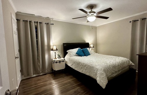 Durham House | Cheerful 3-bedroom Ranch Home