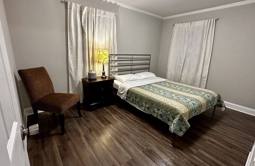 Durham House | Cheerful 3-bedroom Ranch Home