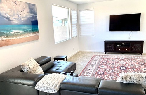 Enterprise Villa | Cheerful 4-Bedroom Villa with Garage and W/D.