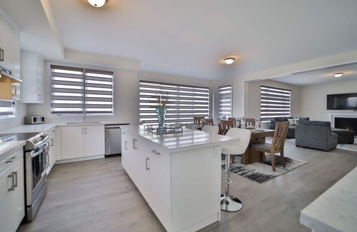 The Blue Mountains Ski Chalet | Cheerful 4-Bedrrom Chalet in Blue Mountain.