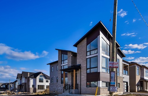 The Blue Mountains Ski Chalet | Cheerful 4-Bedrrom Chalet in Blue Mountain.