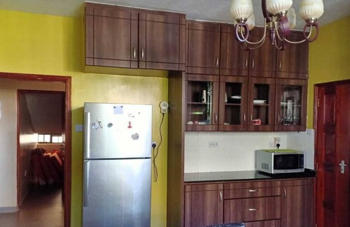 Thika House | Cheerful 4 brm modern villa suitable for families & groups near Thika Golf Club