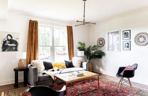 The Nations House | Cheerful 6 Beds 3 Bedroom House with Outdoor Space
