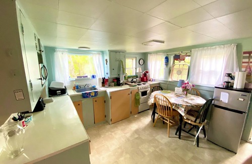 Fortunes Rocks Cottage | Cheerful & Affordable 2 BR Cottage - available as off-season rental
