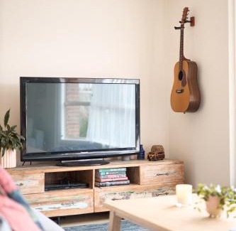 Torquay House | Cheerful Beachside Shack