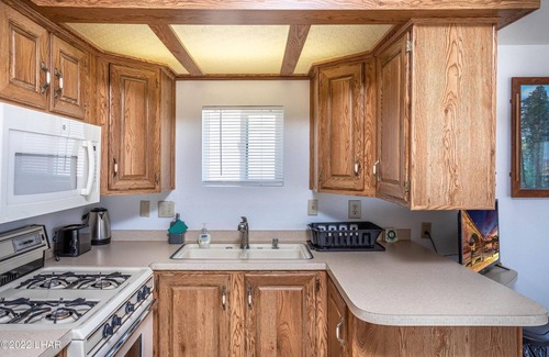 Lake Havasu City Cabin | Cheerful cabin on lake, Boat Launch, beach access by London Bridge