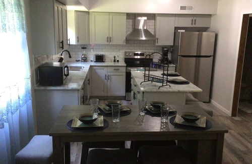 Bedford Condo | Cheerful Charming Condo in Serene Neighborhood