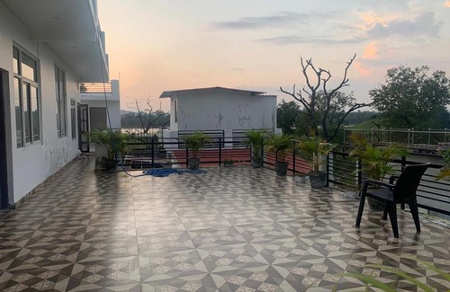 Haridwar House | Cheerful cottage accommodating 30+ guests