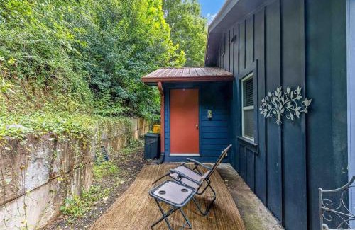 Woodfin House | Cheerful Cottage Retreat with Quick Downtown Access