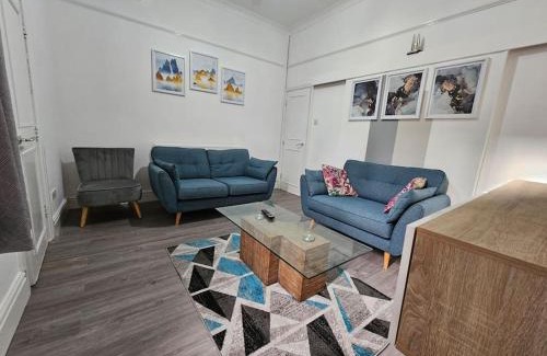 Preston House | Cheerful Home near Preston train station & Uclan
