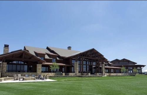 Berthoud House | Cheerful home with Mountain Views & Private Yard