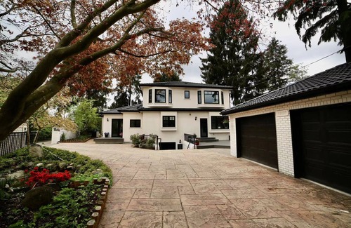 Marpole House | Cheerful one bdrm (N) share a bath with another room